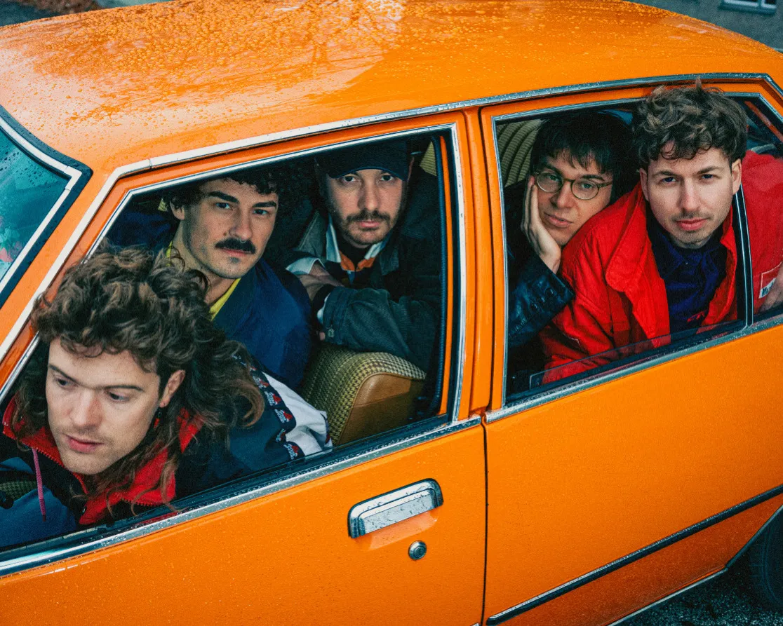 Von Wegen Lisbeth im Auto